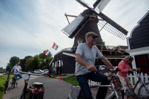 Bicycle tour in the village of Amsterdam