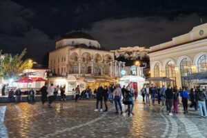 Evening food tour in Athens